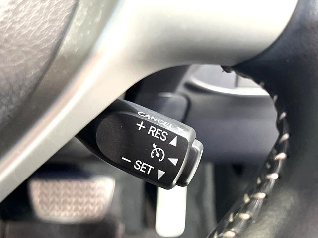 �y�N���[�Y�R���g���[���z�������H�����N���N���s�B�A�N�Z���𗣂��Ă���葬�x�ő��s���ł��A�������^�]���̕��S���y��!�����E�������ȒP�ȃX�C�b�`����Œ����ł��܂��B