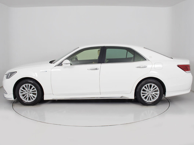 フルエアロが装着されています!お好みはいかがですか?今付いているデザイン以外にも、各ブランドのエアロを格安にてお取付け出来ます!又、エアロを外してノーマル状態にする事も出来ます!!