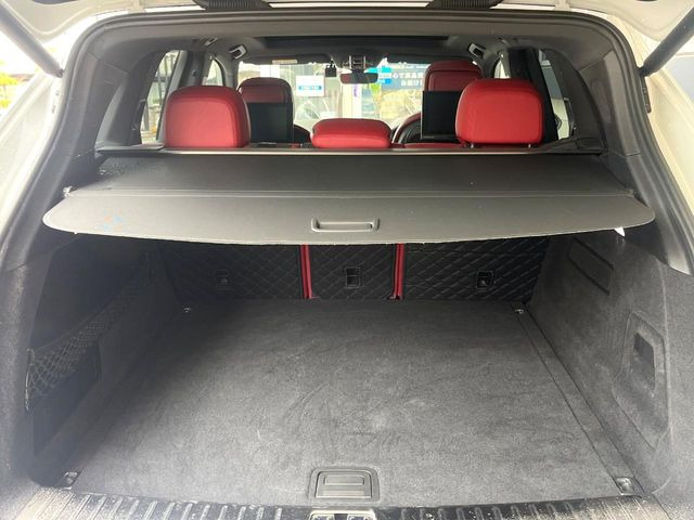 ●トランクルーム:趣味が広がる収容スペース!これだけの広さがあればお買い物やレジャーなどにも最適です!使用感も少なくきれいな状態を維持しております。