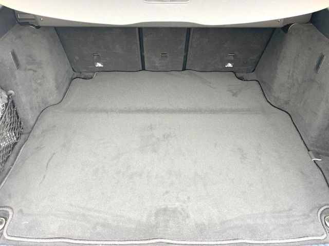 ●トランクルーム:趣味が広がる収容スペース!これだけの広さがあればお買い物やレジャーなどにも最適です!使用感も少なくきれいな状態を維持しております。