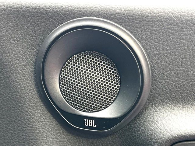 �yJBL�T�E���h�V�X�e���z���i�ʃT�E���h�V�X�e���𓋍ځB��p�̃`���[�j���O���{���ꂽ�召�l�X�ȃX�s�[�J�[����ǎ��ȃT�E���h���t�ł��A�Տꊴ���ӂ�鉹����Ԃ����o���܂��B