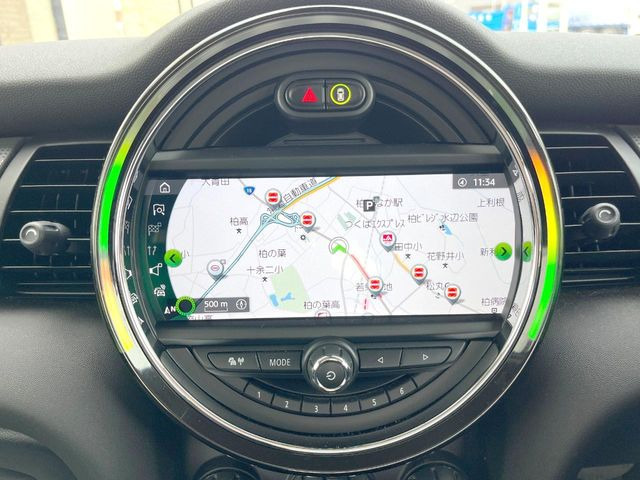 ��MINI�����i�r:��̊��̂���i�r�́A����������ԓ������o���Ă���܂��BBluetooth�Đ��ȂǃI�[�f�B�I�@�\���[�����Ă���܂��̂ŁA�^�]�����y���߂܂���