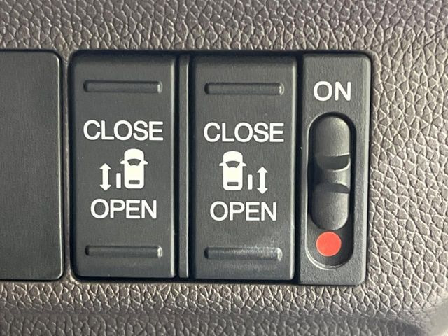 �y�����X���C�h�h�A�z���ԏ�ŗׂ̎ԂƂ̊Ԋu���������ɂ������A�X���C�h�h�A�Ȃ���S!�h�A�I�[�v������������炸�A�J�������L���̂ŏ��~�肪�Ƃ��Ă��ȒP�ł��B�傫�ȉו��̏o���������Ȃ���\��