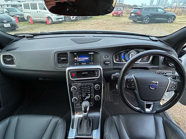 V60T6 AWD Rデザイン4WD