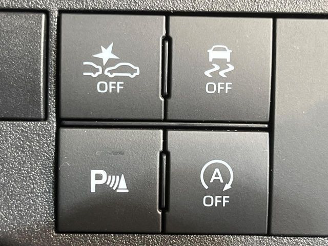 【スマートアシスト】走行中に前方の車両等を認識し、衝突しそうな時は警報とブレーキで衝突回避と被害軽減をアシスト。より安全にドライブをお楽しみいただけます。