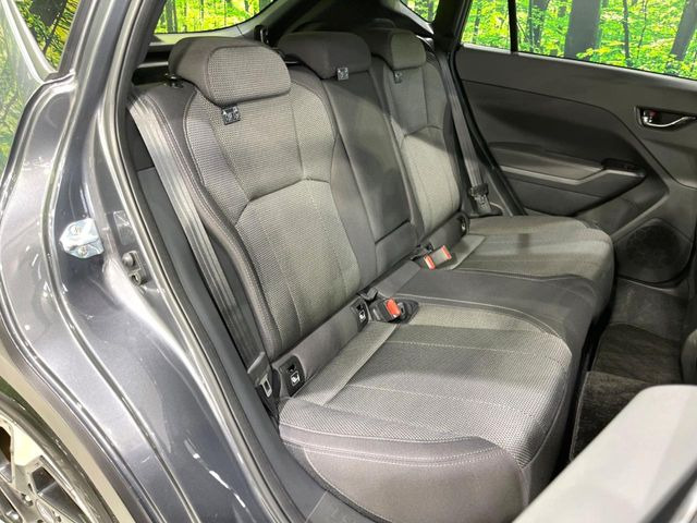 後部座席も気になるようなキズ・汚れやへたり等、大きなダメージはなく、良好な状態です。