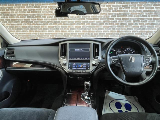 クラウンハイブリッド 2.5 ロイヤルサルーン Four 4WD