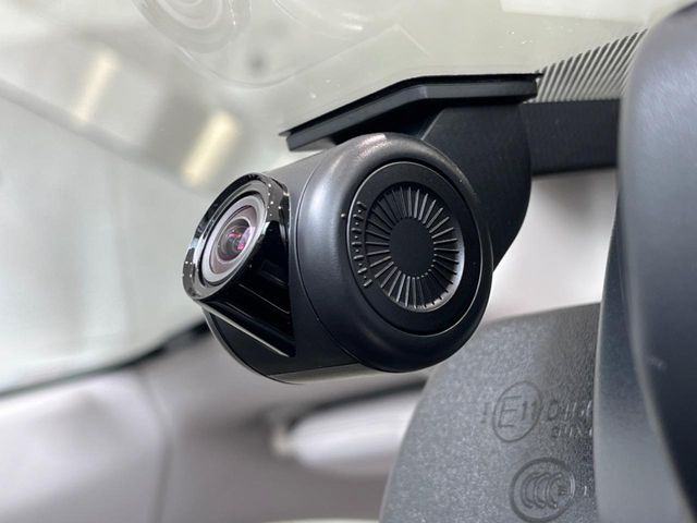 【ドライブレコーダー】安心・安全なカーライフに必須のドライブレコーダーを装備!走行中はもちろん、あおり運転や事故に遭遇した際の状況も映像で記録し、万一のリスクに備えます。