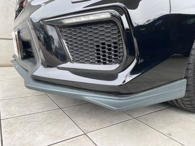 �ySTI�X�^�C���p�b�P�[�W�z�t�����g�E�T�C�h�E���A��STI�̃G�A���œ���B�O�ς̃X�|�[�e�B�[�����ۗ������Ă���邾���łȂ��A�������s���̋�̓o�����X���œK�����Ă���܂��B