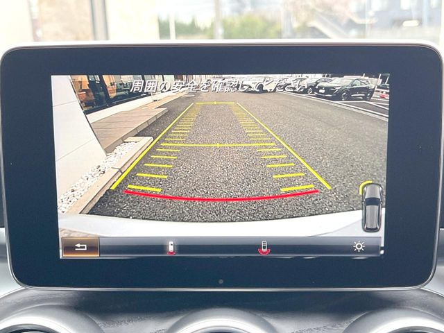 ●ガイドライン付きバックカメラ:不安な駐車もこれで安心!ガイドライン付きなので狭い箇所での駐車もラクラクです!