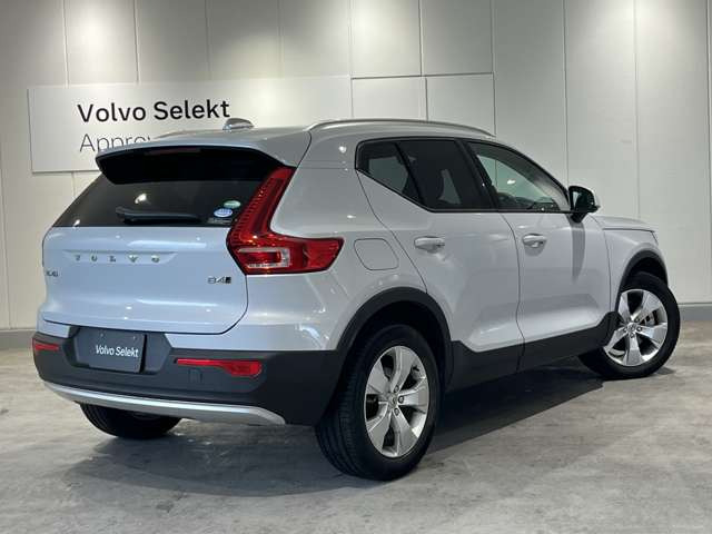 XC40B4 AWD モメンタム 4WD