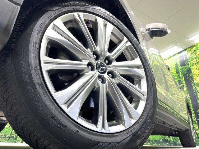 【純正○○インチアルミホイール】外観にマッチした純正アルミホイールを装着しております。各種社外アルミホイールや、スタッドレスタイヤも取扱いしております。是非ご相談ください♪