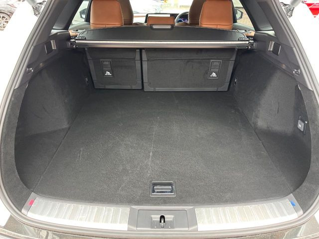 ���i�̂���������ʋ΁A���}���ɏ\���ȉ׎��X�y�[�X���m�ۂ��Ă���܂��B