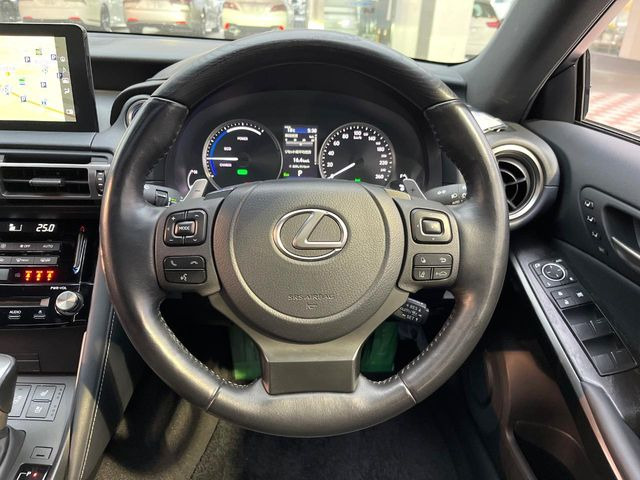 �y�����v�����X�e�A�����O�z�㎿�Ȋv���g�p���邱�ƂŁA��ɂ����������݂ƂĂ��^�]���₷���n���h���ł���