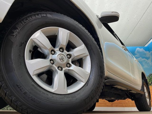 �y����17�C���`�A���~�z�C�[���z�O�ςɃ}�b�`���������A���~�z�C�[���𑕒����Ă���܂��B�e��ЊO�A���~�z�C�[����A�X�^�b�h���X�^�C�����戵�����Ă���܂��B���񂲑��k����������