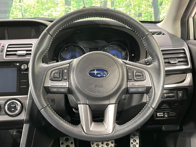 �y�����v�����X�e�A�����O�z�㎿�Ȋv���g�p���邱�ƂŁA��ɂ����������݂ƂĂ��^�]���₷���n���h���ł���