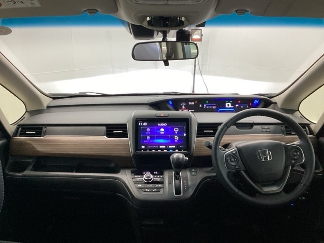 フリード1.5 クロスター ブラックスタイル