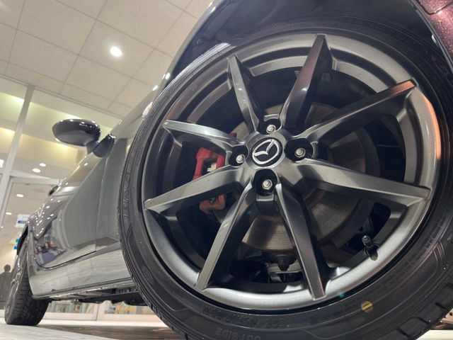 �y����17�C���`�A���~�z�C�[���z�O�ςɃ}�b�`���������A���~�z�C�[���𑕒����Ă���܂��B�e��ЊO�A���~�z�C�[����A�X�^�b�h���X�^�C�����戵�����Ă���܂��B���񂲑��k����������