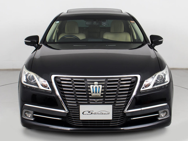 禁煙車です!室内は嫌なニオイも無く、すごく綺麗な状態です!禁煙車・・特にセダンタイプのお車では少ないですよね!!タバコのニオイが苦手なお客様必見です!快適にご乗車頂けます!!