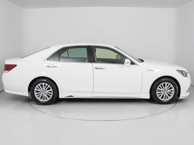 フルエアロが装着されています!お好みはいかがですか?今付いているデザイン以外にも、各ブランドのエアロを格安にてお取付け出来ます!又、エアロを外してノーマル状態にする事も出来ます!!