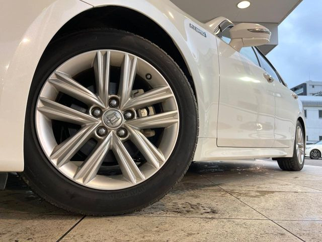 �y����17�C���`�A���~�z�C�[���z�O�ςɃ}�b�`���������A���~�z�C�[���𑕒����Ă���܂��B�e��ЊO�A���~�z�C�[����A�X�^�b�h���X�^�C�����戵�����Ă���܂��B���񂲑��k����������