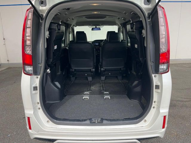 ���i�̂���������ʋ΁A���}���ɏ\���ȉ׎��X�y�[�X���m�ۂ��Ă���܂��B