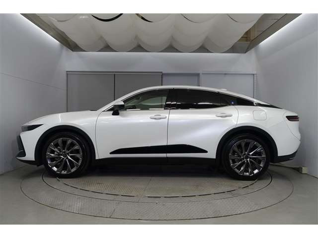 クラウンクロスオーバー2.5 G アドバンスト レザー パッケージ E-Four 4WD