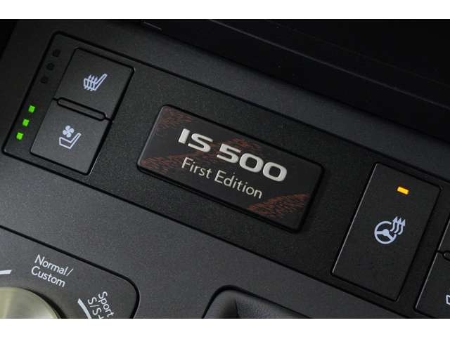 �t�@�[�X�g�G�f�B�V�����̏؂Ƃ��ăv���[�g�����܂�Ă���܂��B