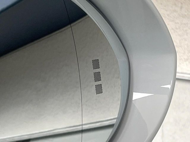 ●ブラインドアシストセンサー:視角からの車を感知し、ドライバーが車線変更を行う際に、警告音と共に注意を促してくれる安全支援機能です!