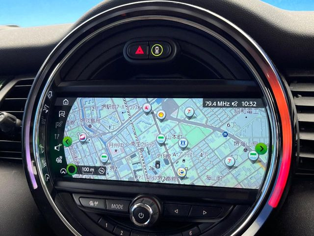 �������i�r:��̊��̂���i�r�́A����������ԓ������o���Ă���܂��B�I�[�f�B�I�@�\���[�����Ă���܂��̂ŁA�^�]�����y���߂܂���