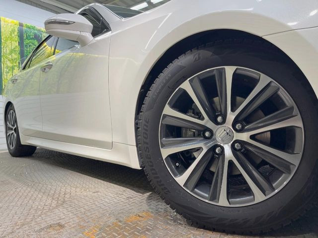 �y����17�C���`�A���~�z�C�[���z�O�ςɃ}�b�`���������A���~�z�C�[���𑕒����Ă���܂��B�e��ЊO�A���~�z�C�[����A�X�^�b�h���X�^�C�����戵�����Ă���܂��B���񂲑��k����������