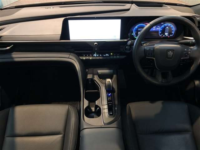 クラウンクロスオーバー2.5 G アドバンスト レザー パッケージ E-Four 4WD