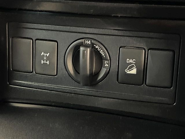 �y���A�f�t���b�N�z���H��ᓹ�ȂǂŎԂ��X�^�b�N�����ꍇ�ł��A�^�C���̋�]��}�����E�o���₷������f�t���b�N�𑕔��B�ϐ�n��I�t���[�h�ł̎g�p���������ɂ��X�X���̈��ł���