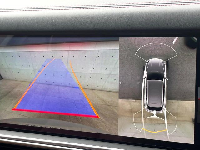 ●パノラミックビューモニター:専用のカメラにより、上から見下ろしたような視点で360度クルマの周囲を確認することができます☆死角部分も確認しやすく、狭い場所での切り返しや駐車もスムーズに行えます。