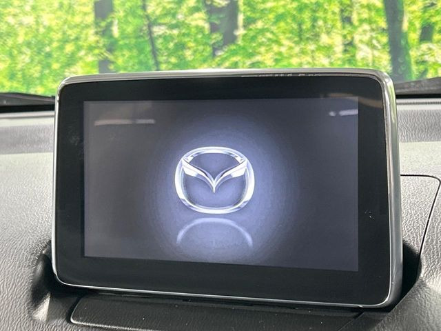 �y�}�c�_�R�l�N�g�z�ԓ��̕��͋C�Ƀ}�b�`������̌^�^�C�v�̃f�B�X�v���C�B�e����q�ݒ��Bluetooth�Đ����A�l�X�ȋ@�\���y���߂܂��B��pSD�J�[�h�̂��w���ŁA�i�r�@�\���g�p�o���܂��B