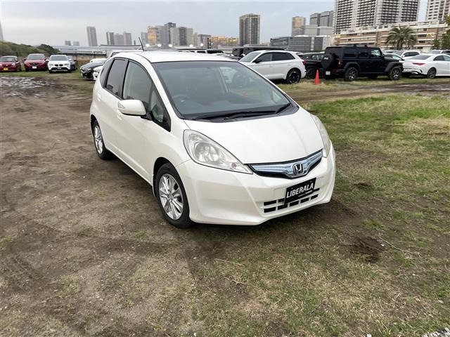 フィットハイブリッド1.3 ナビプレミアムセレクション