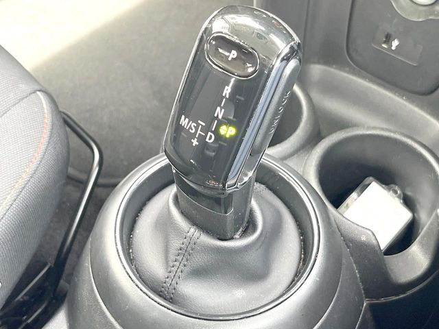 ��MT���[�h�t��AT:�ʏ�͎����ł����Ȃ���ϑ�(�M�A�`�F���W)���h���C�o�[�̑���ɂ���ĈӐ}�I�ɕς�����V�X�e���ł��B����w���i�̃h���C�u�����y���݂��������܂�!