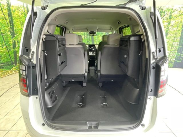 ���i�̂���������ʋ΁A���}���ɏ\���ȉ׎��X�y�[�X���m�ۂ��Ă���܂��B�Z�J���h�V�[�g��|���ƁA�傫�ȉו��̐ύڂ��\�ł���