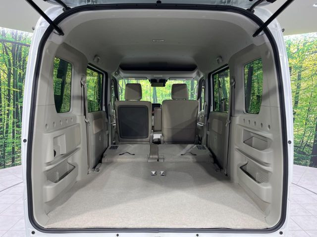 ���i�̂���������ʋ΁A���}���ɏ\���ȉ׎��X�y�[�X���m�ۂ��Ă���܂��B�Z�J���h�V�[�g��|���ƁA�傫�ȉו��̐ύڂ��\�ł���