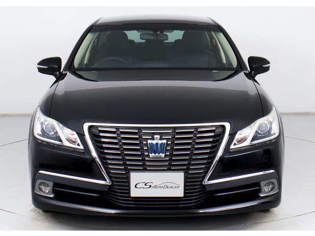 禁煙車です!室内は嫌なニオイも無く、すごく綺麗な状態です!禁煙車・・特にセダンタイプのお車では少ないですよね!!タバコのニオイが苦手なお客様必見です!快適にご乗車頂けます!!