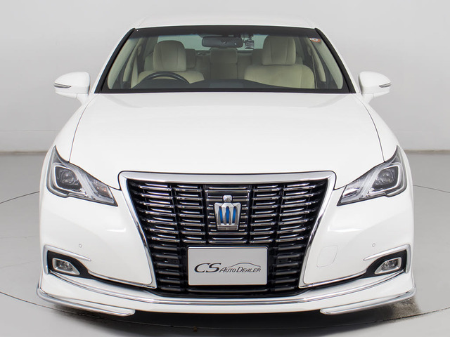 禁煙車です!室内は嫌なニオイも無く、すごく綺麗な状態です!禁煙車・・特にセダンタイプのお車では少ないですよね!!タバコのニオイが苦手なお客様必見です!快適にご乗車頂けます!!