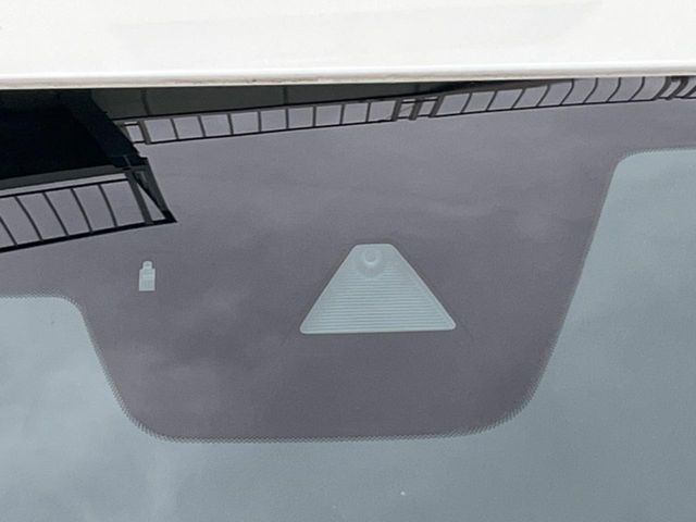 �y�X�}�[�g�u���[�L�T�|�[�g�z���s���ɑO���̎ԗ�����F�����A�Փ˂������Ȏ��͌x��ƃu���[�L�ŏՓˉ���Ɣ�Q�y�����A�V�X�g�B�����S�Ƀh���C�u�����y���݂��������܂��B