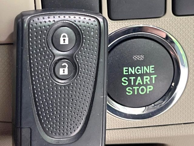 �y�L�[�t���[�V�X�e���z�J�o����|�P�b�g�ɓ��ꂽ�܂܂ł��h�A�̎{���E�������\�ȃX�}�[�g�L�[�𑕔��B�G���W���̃I���E�I�t�����J�M�����o���K�v����������Ƃ��Ă��֗��ł���