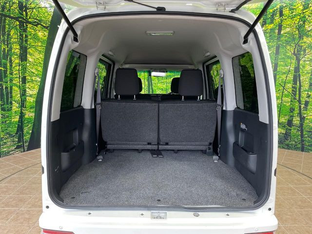 ���i�̂���������ʋ΁A���}���ɏ\���ȉ׎��X�y�[�X���m�ۂ��Ă���܂��B�Z�J���h�V�[�g��|���ƁA�傫�ȉו��̐ύڂ��\�ł���