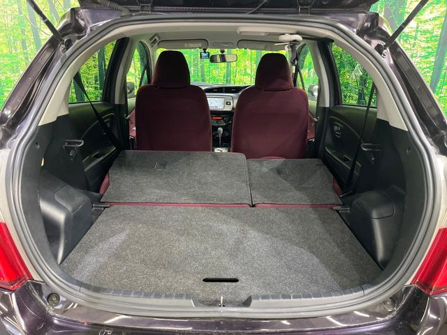 ���i�̂���������ʋ΁A���}���ɏ\���ȉ׎��X�y�[�X���m�ۂ��Ă���܂��B�Z�J���h�V�[�g��|���ƁA�傫�ȉו��̐ύڂ��\�ł���