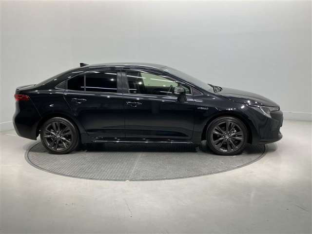 カローラ1.8 ハイブリッド W×B