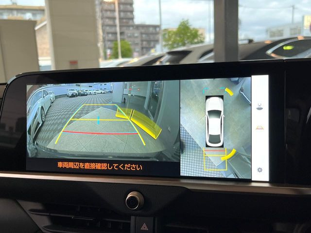 【パノラミックビューモニター】専用のカメラにより、上から見下ろしたような視点で360度クルマの周囲を確認することができます☆死角部分も確認しやすく、狭い場所での切り返しや駐車もスムーズに行えます。