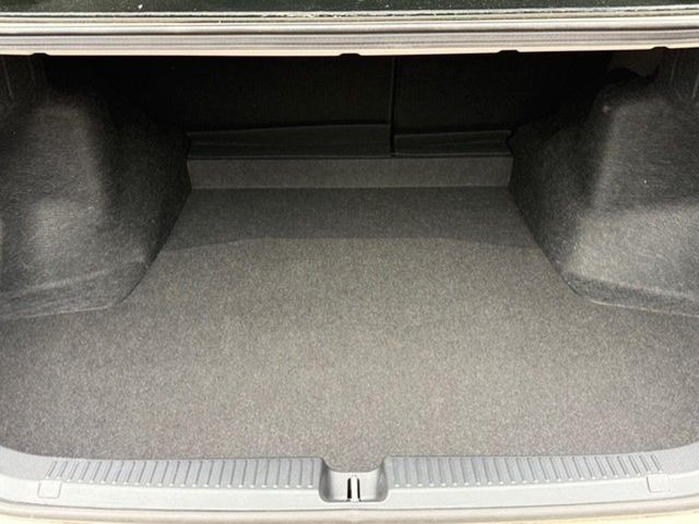 ���i�̂���������ʋ΁A���}���ɏ\���ȉ׎��X�y�[�X���m�ۂ��Ă���܂��B