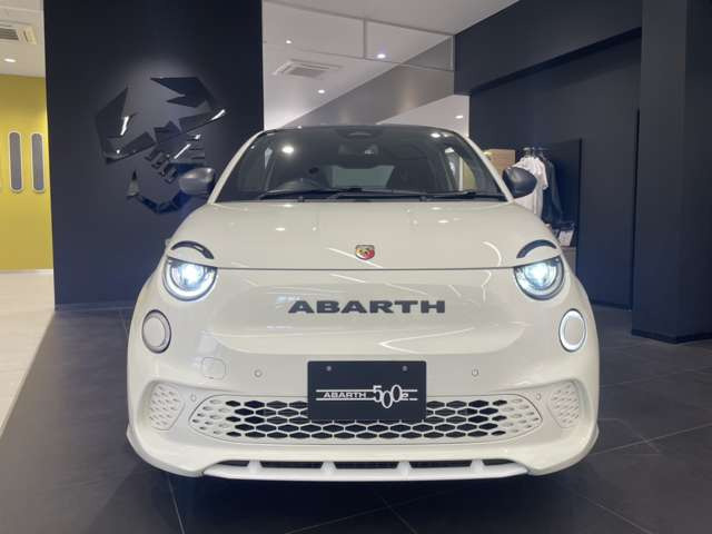 アバルト500eツーリズモ