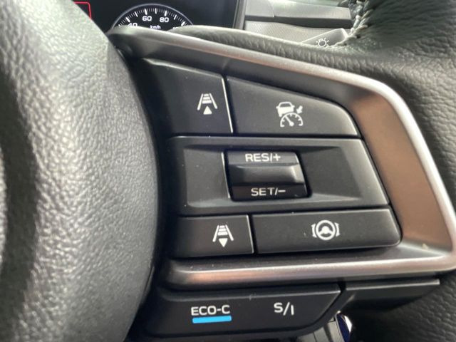 【全車速追従機能付クルーズコントロール】高速道路での長距離走行が楽に!!自動で速度を保つクルーズコントロールが、衝突軽減システムと連携し、前方の車両を感知して車間を保つように速度調節してくれます!!